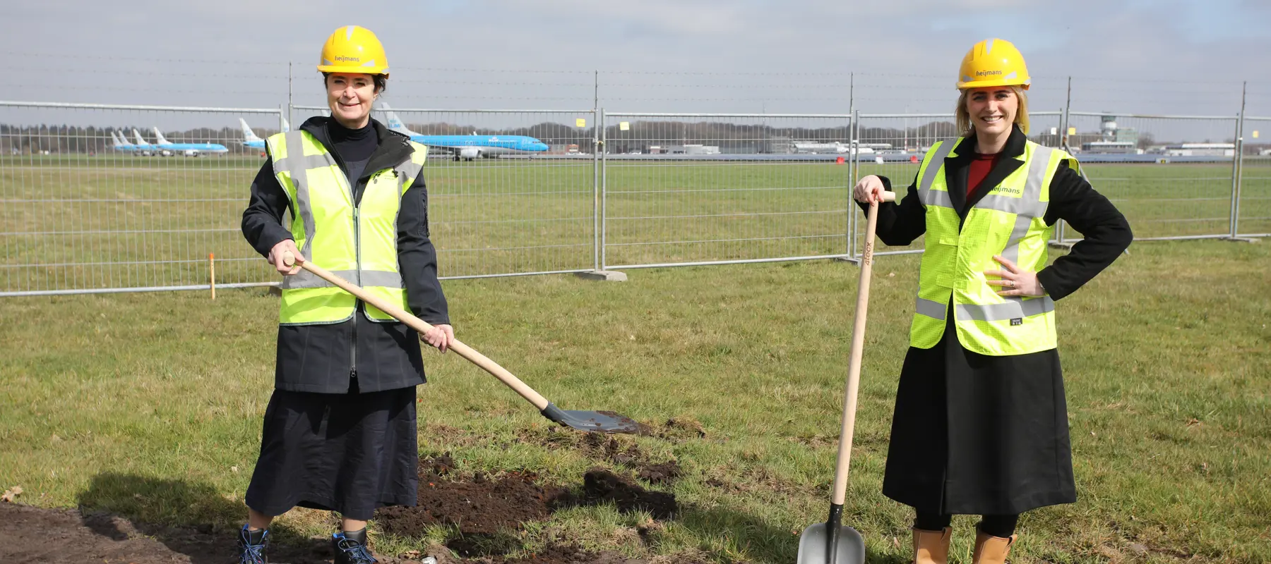 Start bouw cameramast voor luchtverkeersleiding op afstand op Groningen Airport Eelde